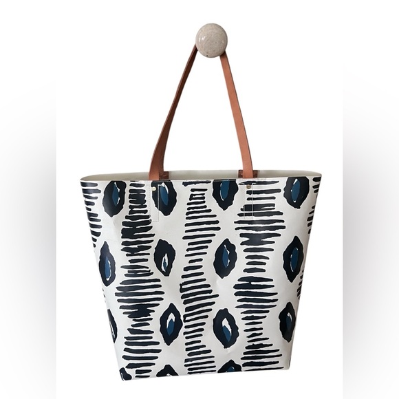 Kestrel High Tide Vinyl Tote Bag with Brown Leather Handles - Picture 4 of 6